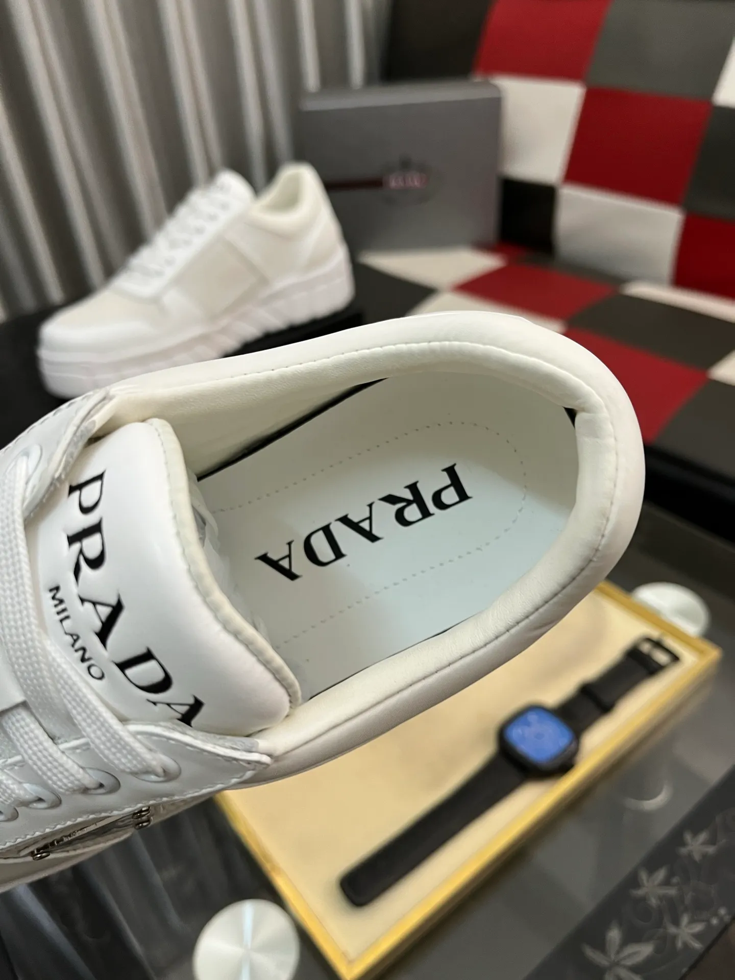 Men's shoes 💰: 560⌚⌚ high version. High-quality new PRADA counters are launched simultaneously. The new men's shoes and 😘 fabrics are selected from first-layer cowhide. Lining: Imported cowhide leather lining. 👍🏿High-end☄️Open-molded non-slip rubber outsole, exquisite lines, simple and elegant, comfortable and high-end for leisure travel. Number of yards: 38 to 44. (Can be customized for 45 non-refundable)